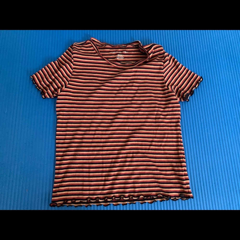 american eagle cropped shirt.